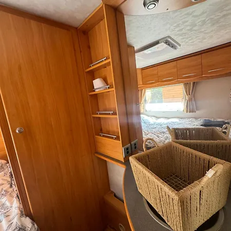 Luxury Beachfront Bungaloo In Kavatsi Camping *